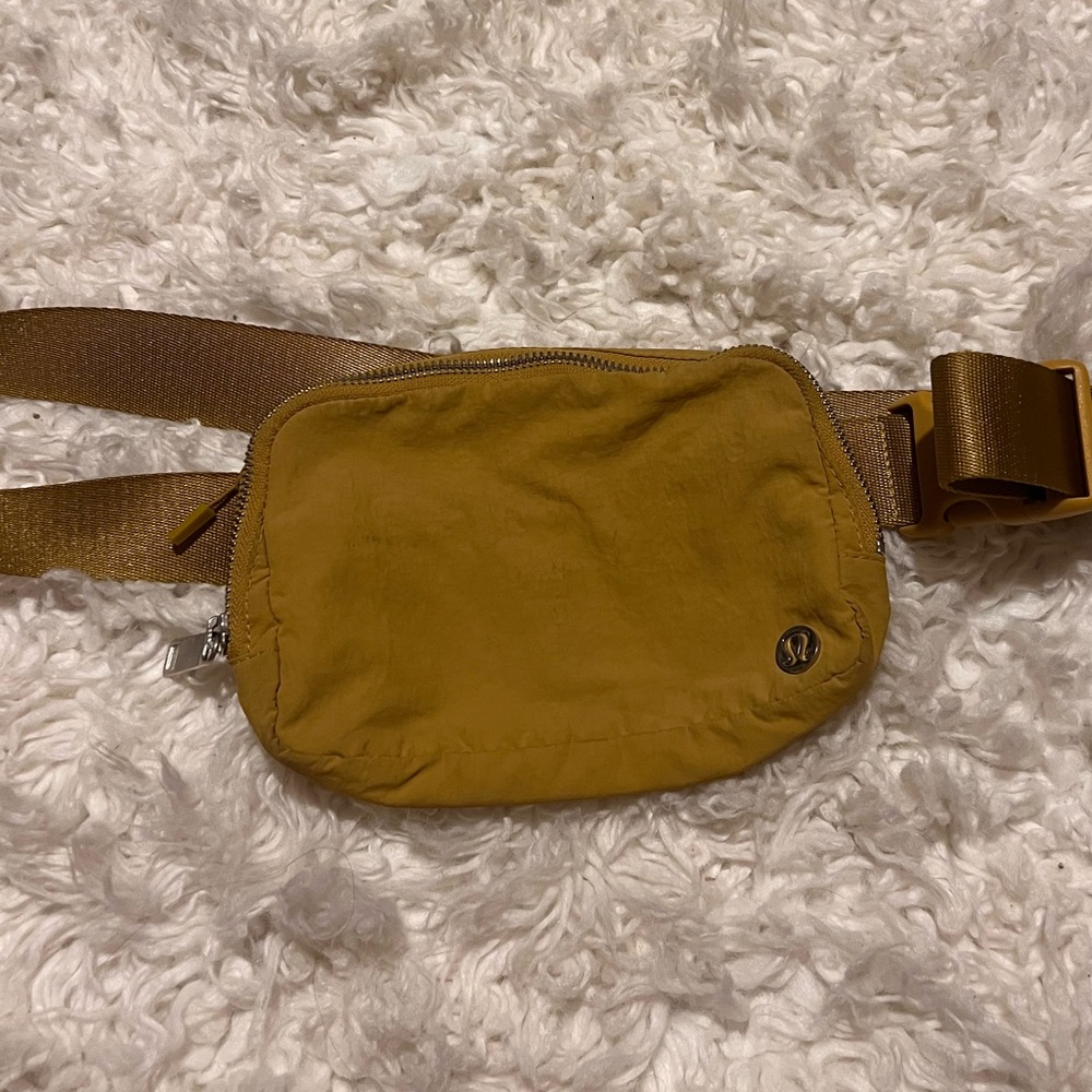 Lululemon belt bag, only used a few times